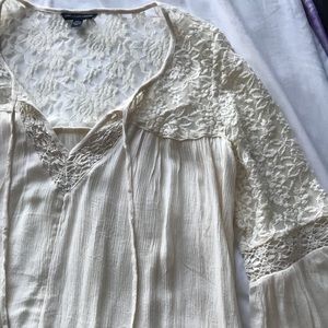 LACE AND BELL SLEEVE SHIRT! VERY DETAILED & FLIRTY